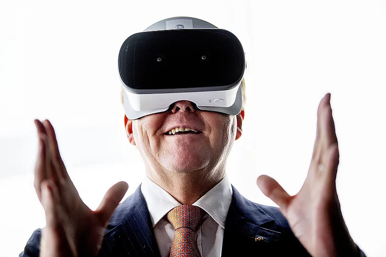 Majesty King Willem-Alexander with Volucap VR Headset